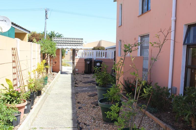2 Bedroom Property for Sale in Goodwood Estate Western Cape